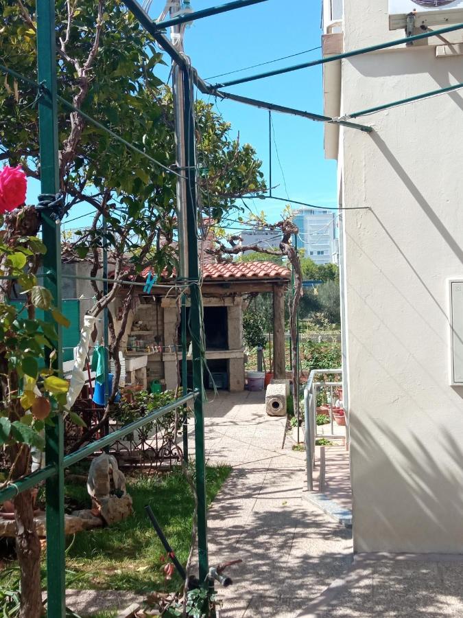 Apartment Meri- Near The Zadar Main Bus Station Exterior photo